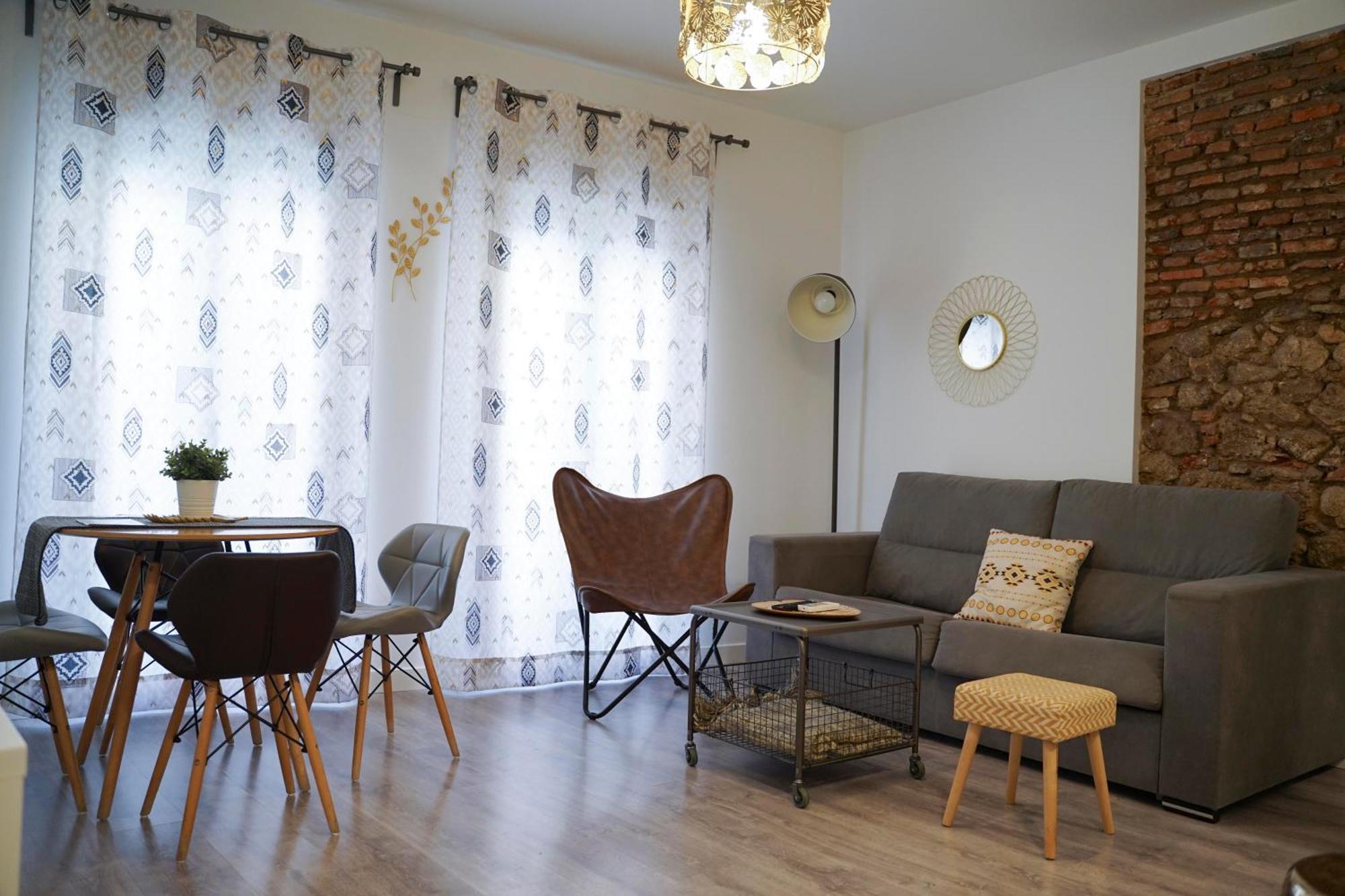 Apartamentos Suites Cariatide Plasencia Εξωτερικό φωτογραφία