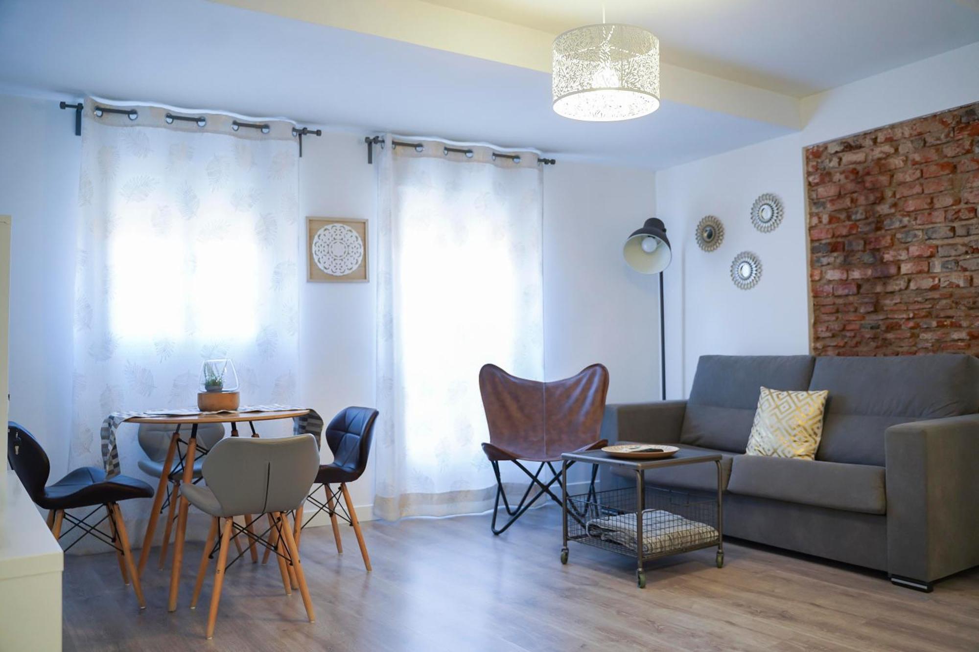 Apartamentos Suites Cariatide Plasencia Εξωτερικό φωτογραφία