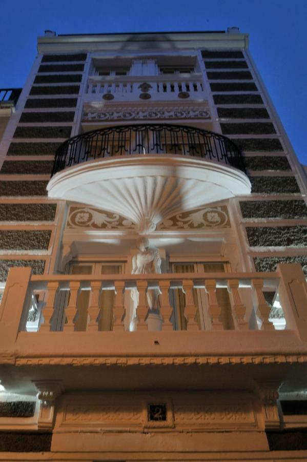 Apartamentos Suites Cariatide Plasencia Εξωτερικό φωτογραφία
